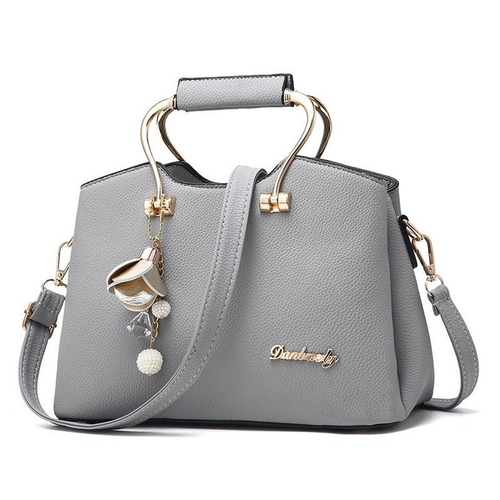 Ultra‑Light Diagonal Shoulder Bag for Women – 0.65 kg, Water‑Resistant PU, Spacious Zippered Interior – Shopdecimals Summer Essential
 Product Information:Specification: Length 27CM/width 14CM high 20CM/portable 6CM Leather: PU fabric Lining: Polyester Structure: Main bag/zipper pocket/mobile phone bag/document bag/2 sub-pocket Style: Handbag Suitable occasion: Work/travel/shopping Bag opening method: ZipperPackage List:Shoulder Bag * 1

Stay hands‑free and comfortable all day with a lightweight shoulder bag that won’t weigh you down. At just 0.65 kg, the diagonal design distributes weight evenly, letting you move through summer errands effortlessly. Discover more features that make this bag a seasonal essential.

https://shopdecimals.com.ng/diagonal-bag-summer-ladies-shoulder-bag-handbag-shopdecimals/