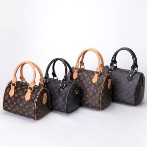 Simple and versatile Boston pillow bag | ShopDecimals