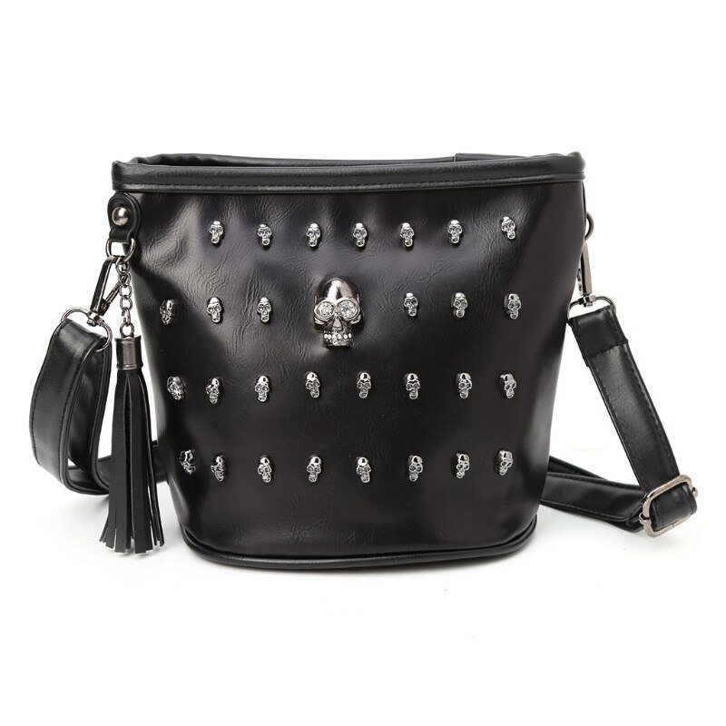 Trendy shoulder bag with diamond skull | ShopDecimals
