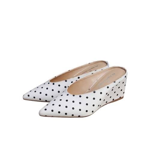 Elegant And Classic Polka-dot Wedge-pointed-toe Pumps | ShopDecimals
Product Information:Lining material: microfiber Toe shape: pointed Colors: cloud white with polka dots, brown with polka dots, cyan with polka dots, night white with polka dots Upper material: microfiber Sizes: 35, 36, 37, 38, 39, 40 Outsole material: other Suitable for: adults (18–59 years old) Style: pop art Applicable seasons: summer, spring, autumnPackage List:Shoes*1pair

Achieve sophisticated style without compromising on comfort or stability. These Elegant Polka-dot Wedge-pointed-toe Pumps are engineered for all-day wear, featuring a lightweight 0.43 kg construction that significantly reduces foot fatigue. Available in a range of distinct patterns, including the versatile Indigo Polka Dot, they offer a refined aesthetic suitable for any professional or social engagement. Elevate your footwear collection with a design that prioritizes both elegance and enduring comfort.

https://shopdecimals.com.ng/elegant-and-classic-polka-dot-wedge-pointed-toe-pumps-shopdecimals/